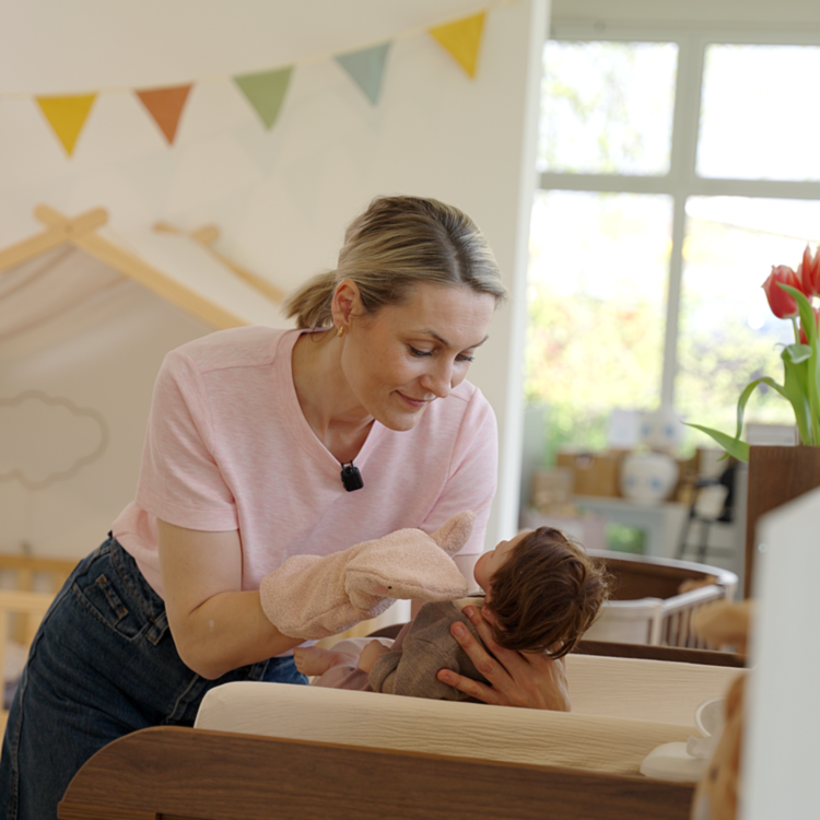 Wickelkommode & Wickelplatz: Hebammentipps für den Babyalltag
