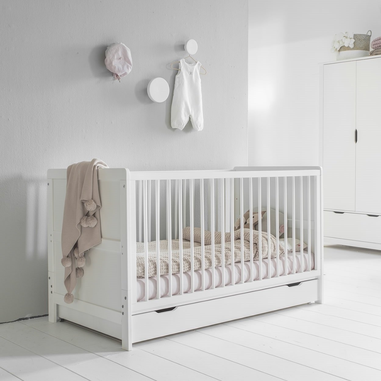 Mitwachsendes Babybett Aurore inklusive Matratze | 0 bis 6 Jahre | Weiß