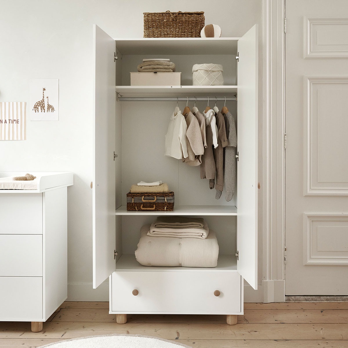 Baby Kleiderschrank «Bocca Nova» in Weiß ✔️ Petite Amélie