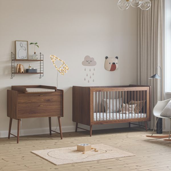 BABYZIMMER «ROSEAU» 2-TEILIG | MITWACHSENDES BETT UND WICKELKOMMODE | WALNUSS