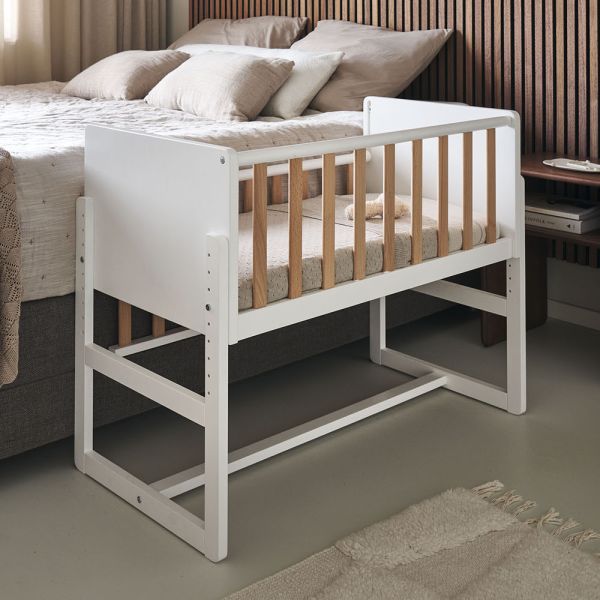 Holz Beistellbett Baby in Naturholz und Weiss Baby Wiege von Petite Amélie