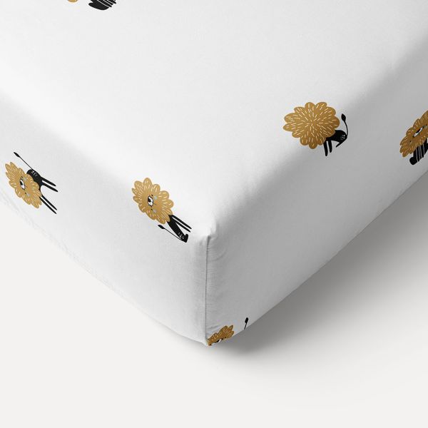 Spannbettlaken für babybett in weiss mit löwen muster von Petite Amélie