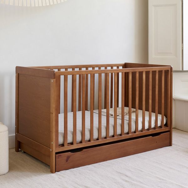 Babybett mitwachsend aus Holz 70x140 Nuage in Walnuss von Petite Amélie