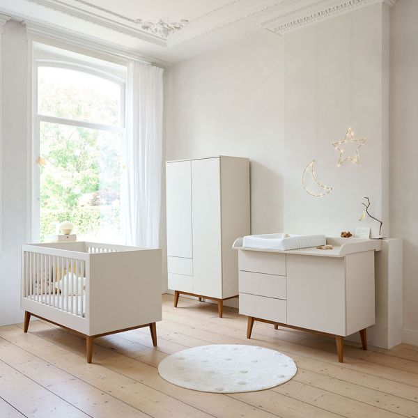 3-TEILIGES BABYZIMMER SET «AMANDE» | MITWACHSENDES BABYBETT, KOMMODE UND KLEIDERSCHRANK | GREIGE