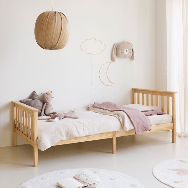 Kinderbett 90x200 aus Holz Modell Milo in Natur von Petite Amélie