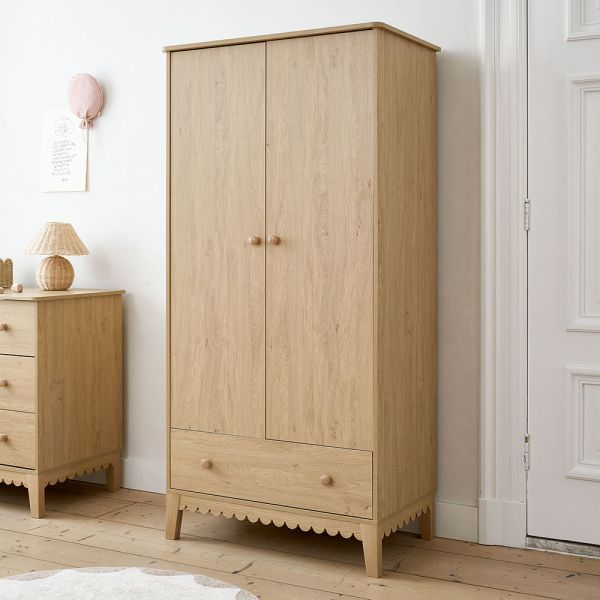 Kinderkleiderschrank 2 türig aus Holz mit Kleiderstange und Schubladen von Petite Amélie