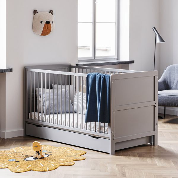 Mitwachsendes Babybett Laurent in Grau 140x70cm von Petite Amélie