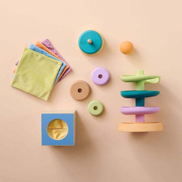 Montessori Box für Babys ab 10 Monaten mit Stapelturm und Kugelbahn von Petite Amélie
