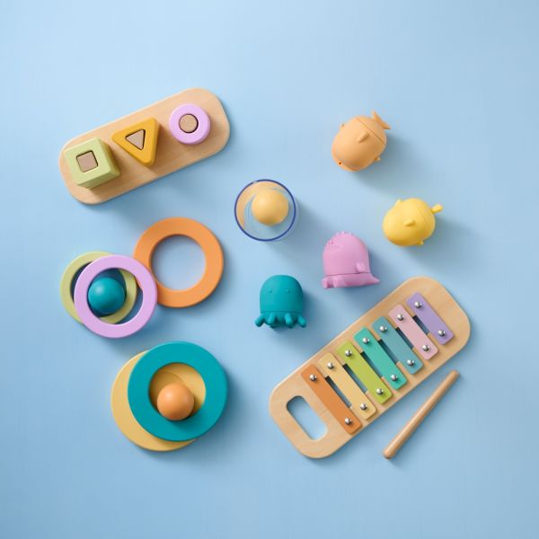 Montessori Box für Babys ab 16 Monaten mit Steckspiel und Stapelturm von Petite Amélie