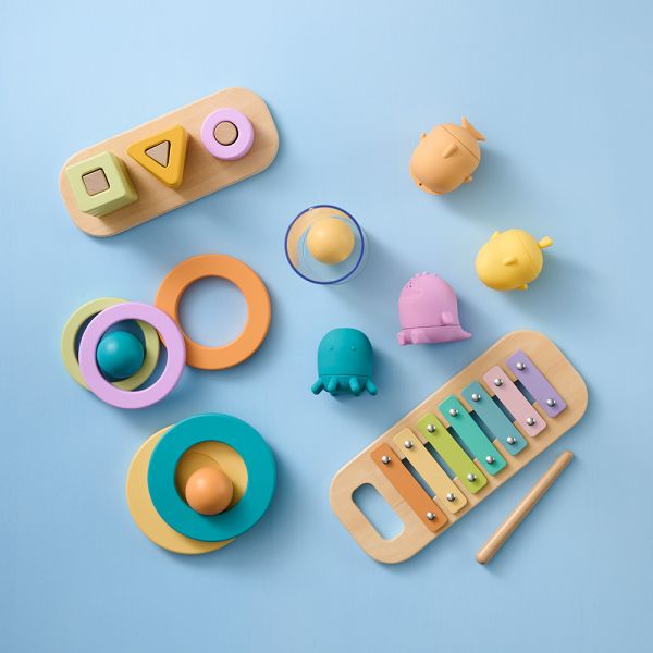 Montessori Box für Babys ab 16 Monaten mit Steckspiel und Stapelturm von Petite Amélie