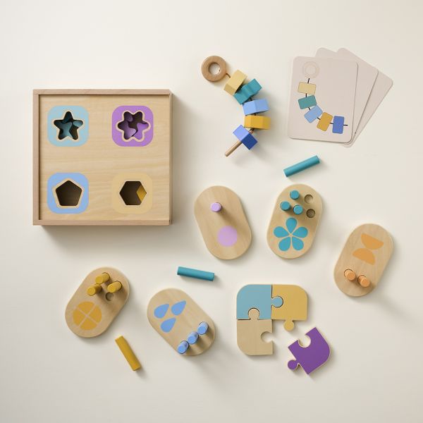 Montessori Box für Kleinkinder 19–21 Monate mit Steckspiel und Puzzle aus Holz von Petite Amélie