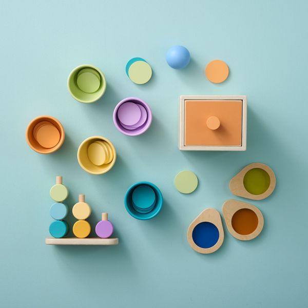 Montessori Box für Kleinkinder ab 13 Monaten mit Sortierspiel und Stapelturm von Petite Amélie