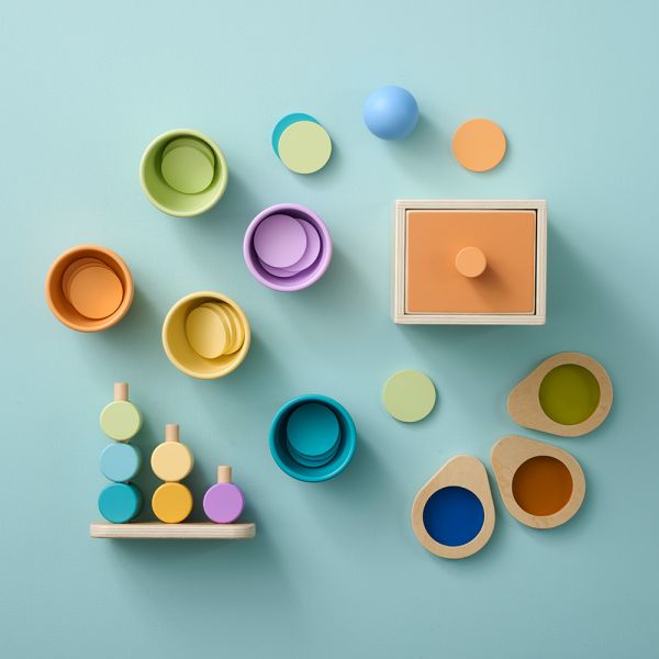 Montessori Box für Kleinkinder ab 13 Monaten mit Sortierspiel und Stapelturm von Petite Amélie