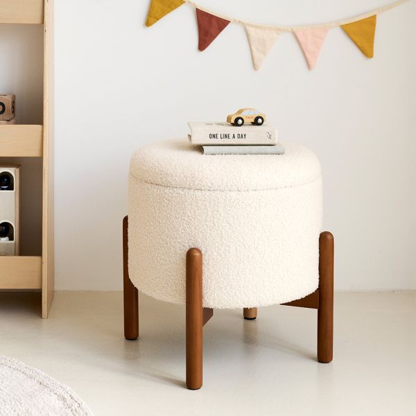 Sitzhocker mit Stauraum aus Teddy Stoff Modell Cerise in Beige von Petite Amélie