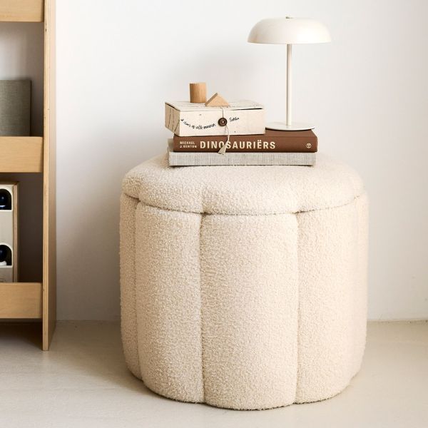 Sitzhocker mit Stauraum XL aus Teddy Stoff Modell Fleur in Beige von Petite Amélie