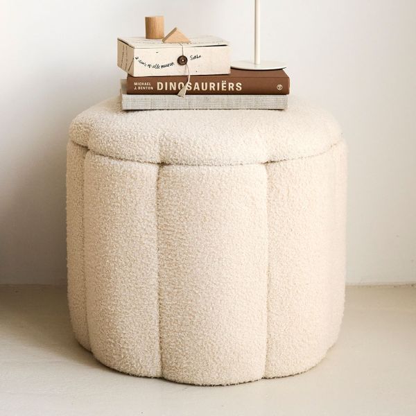 Sitzhocker mit Stauraum XL aus Teddy Stoff Modell Fleur in Beige von Petite Amélie