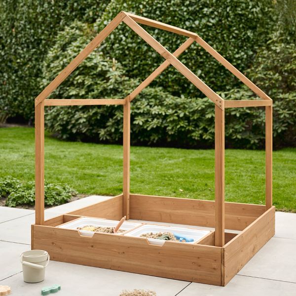 spielhaus garten holz mit grünem dach und spielplatzfunktion von Petite Amélie
