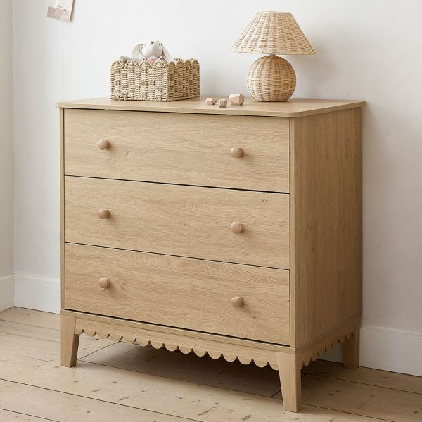 Wickelkommode aus Holz mit viel Stauraum von Petite Amélie