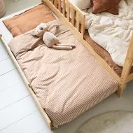Ausziehbett in Naturfarben aus robustem Holz 80x160 von Petite Amélie
