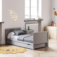 Babybett 140x70cm aus Holz in Grau mit Matratze von Petite Amélie