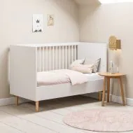 Babyzimmer set mit Mitwachsendes Babybett, Kleiderschrank und Kommode in Weiss von Petite Amélie
