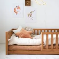 Bodenbett für Kinder in Walnuss 70x140 cm aus der Nid Kollektion von Petite Amélie