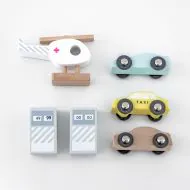 Spielzeuggarage in retro aus Holz von Petite Amélie