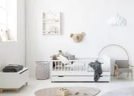 Weißes Kleinkindbett im Kinderzimmer, Serie Vivien, von Petite Amelie