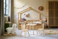 Kinderstuhl mit Hasenohren aus Holz in Natur von Petite Amélie