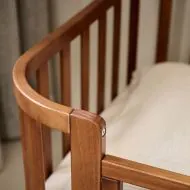Kleinkindbett in Walnuss mit runde form in 70x140 cm von Petite Amélie