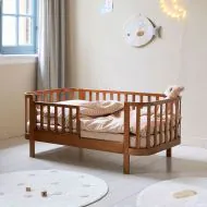 Kleinkinderbett aus Holz in Walnuss von Petite Amélie