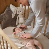 Mitwachsendes babybett aus holz 140x70 cm in melamine von Petite Amélie