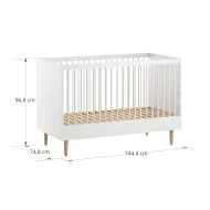 Babyzimmer möbel mit Mitwachsendes Babybett, Kleiderschrank und Kommode in Weiss von Petite Amélie