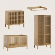 Mitwachsendes bett aus melamine holz in japandi stil von Petite Amélie