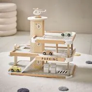 Spielzeug in retro Garage aus Holz von Petite Amélie