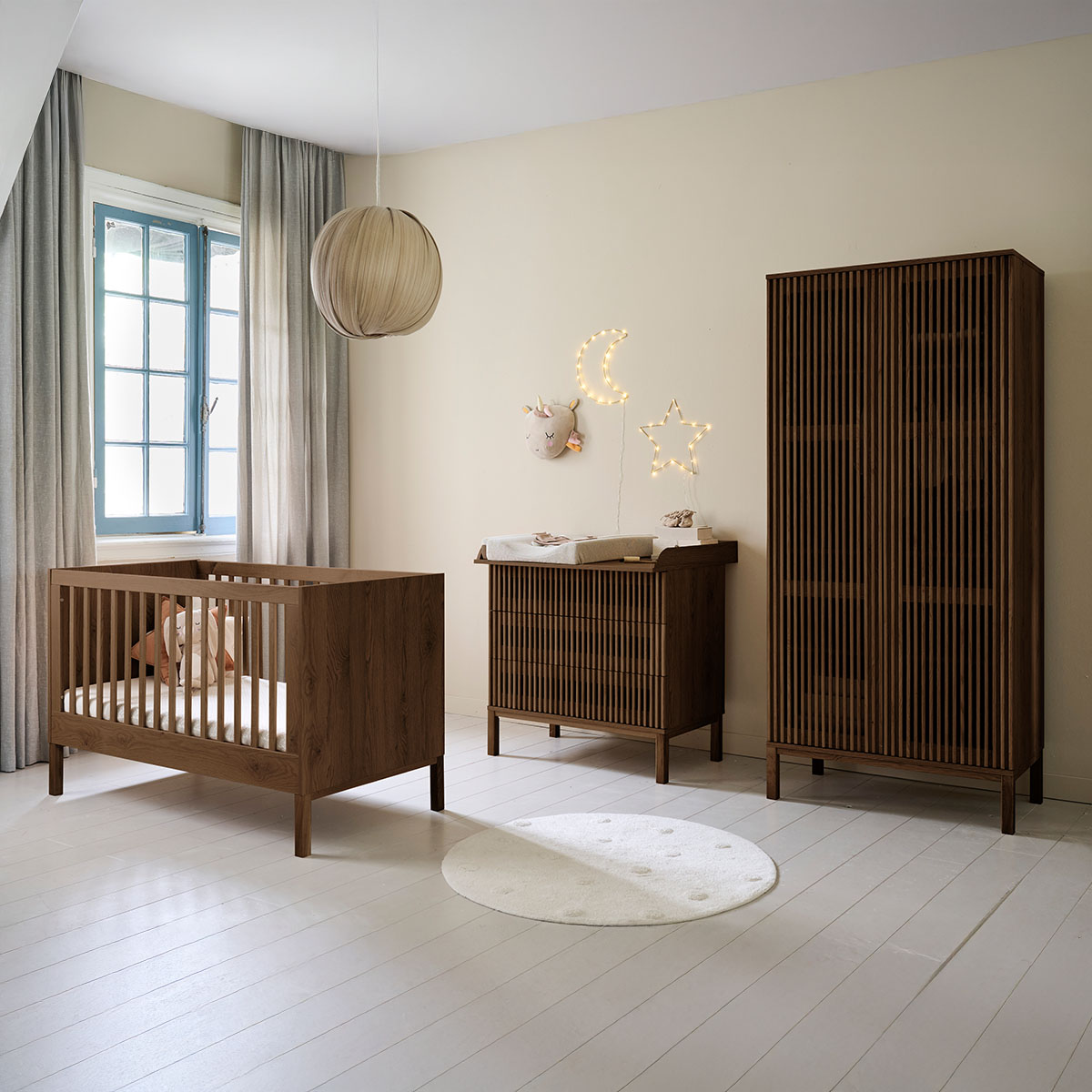 Babyzimmer Japandi-Stil, Farbe: Wenge