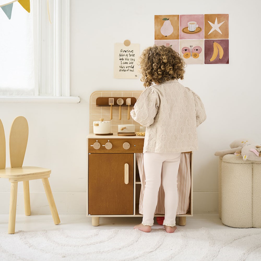Holzspielzeug und Puppenhaus von Petite Amélie