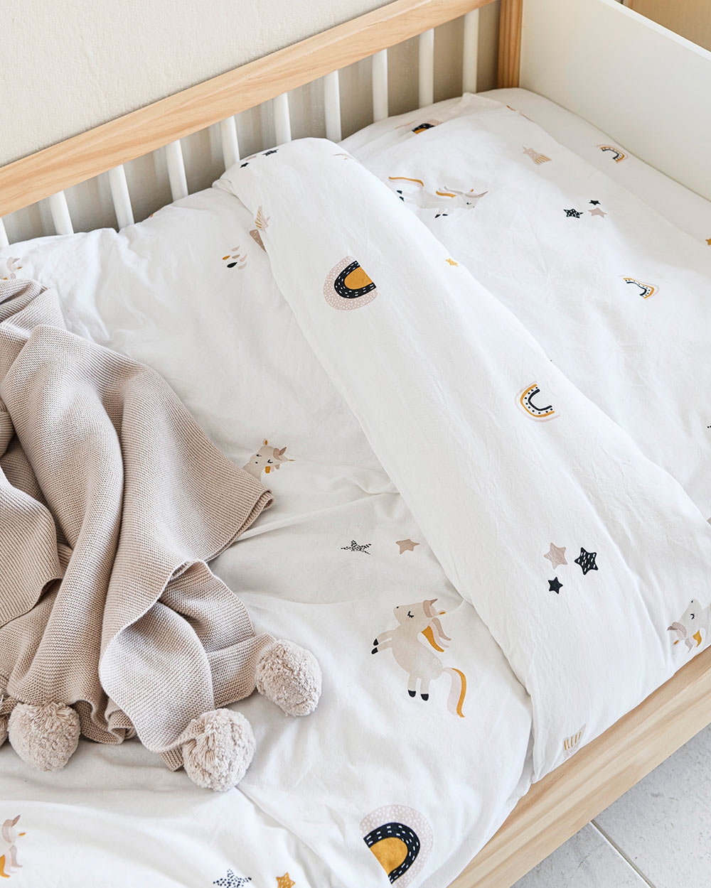 Chambre enfant lit enfant 2 ans housse de couette licorne Petite Amélie