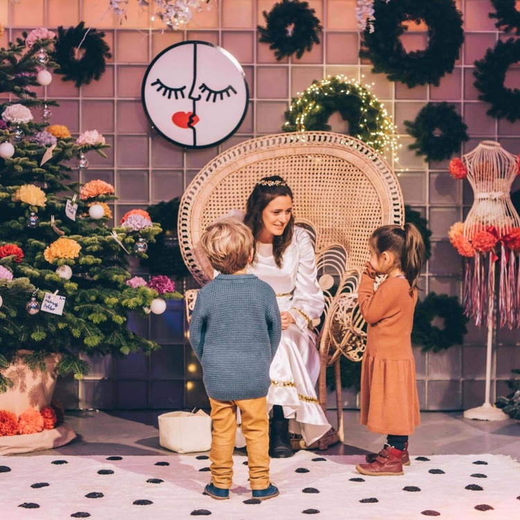 petite_amelie_@family_circle